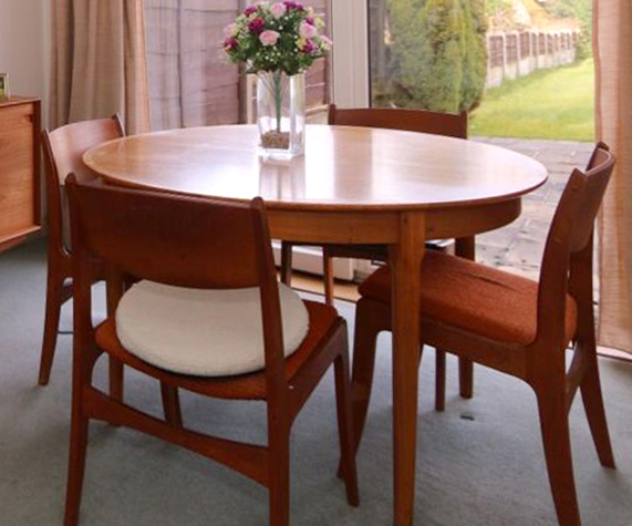 Maker and/or designer of Danish dining table and chairs? Table10