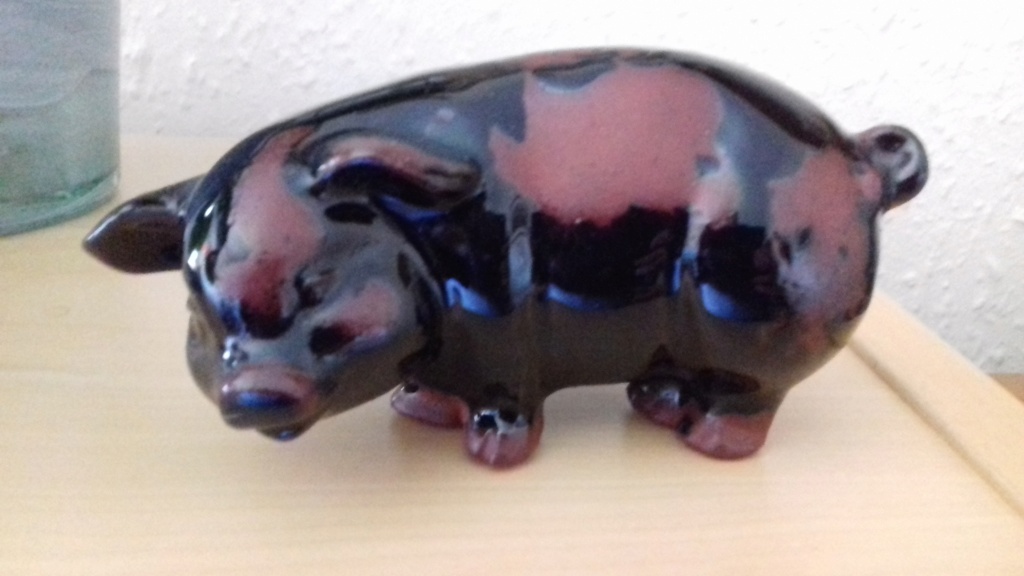 Pig ornament stamped RG on base 20210411