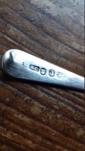 Help identifying age & maker for a silver salt? spoon.  Richard Crossley? 20220113