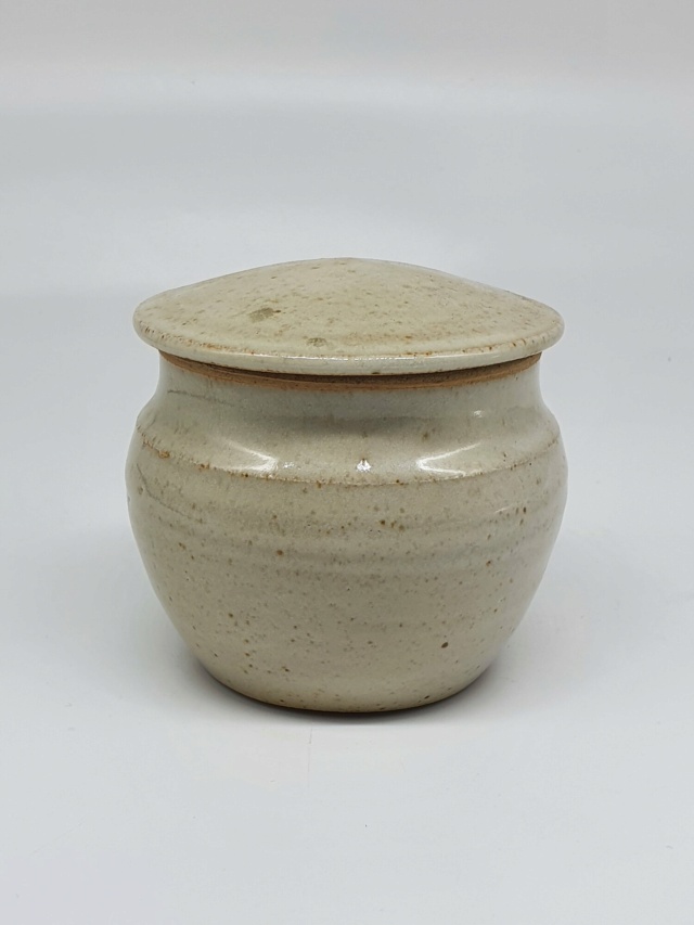 Unmarked lidded pot: Winchcombe or Friars Pottery Aylesford?  4038df10