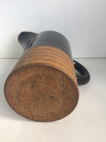 Tenmoku jug with extruded handle? Any ideas? 4b094310