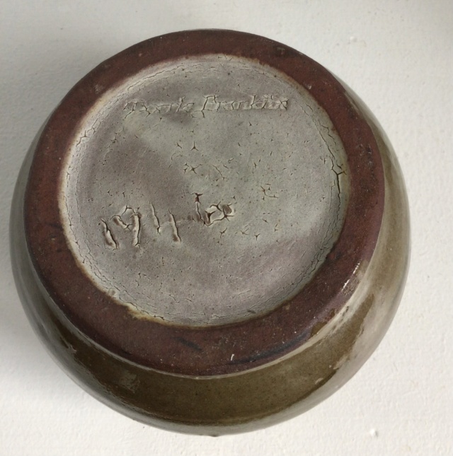 1946 slipware jar DB mark 50d5b010