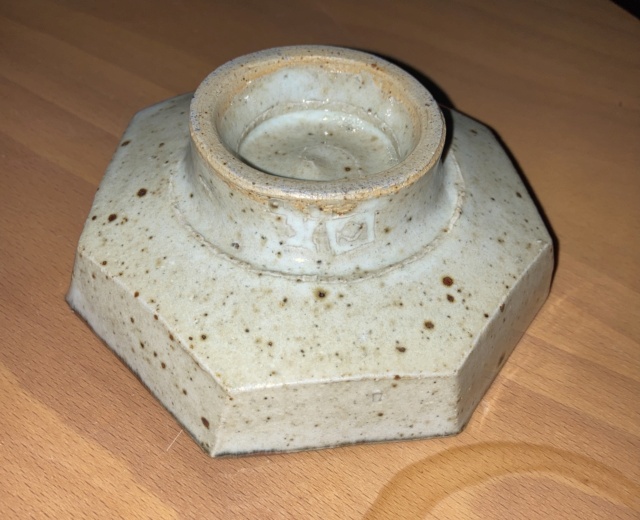 Seven sided stoneware bowl  B9493010