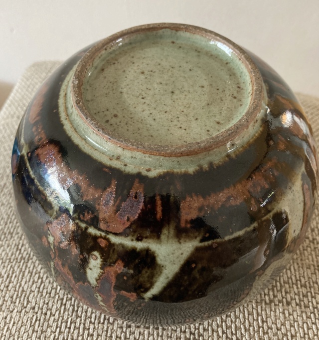 stoneware round vase - maker? D4a15610