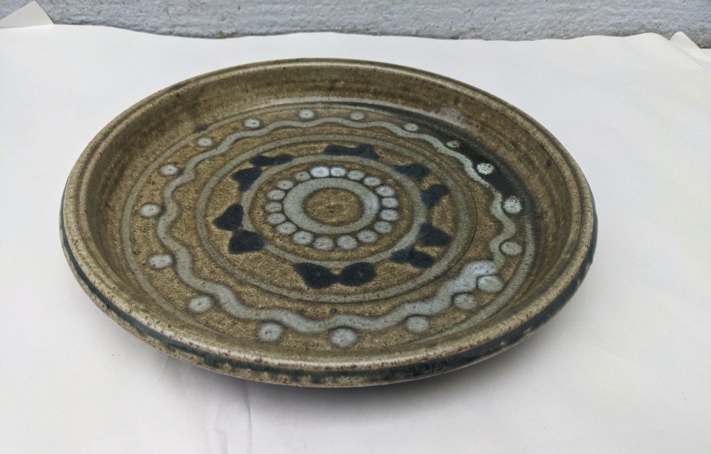 studio pottery plate - possibly Frank & Fran Benatt, Beach Pottery Clevedon Pxl_2015
