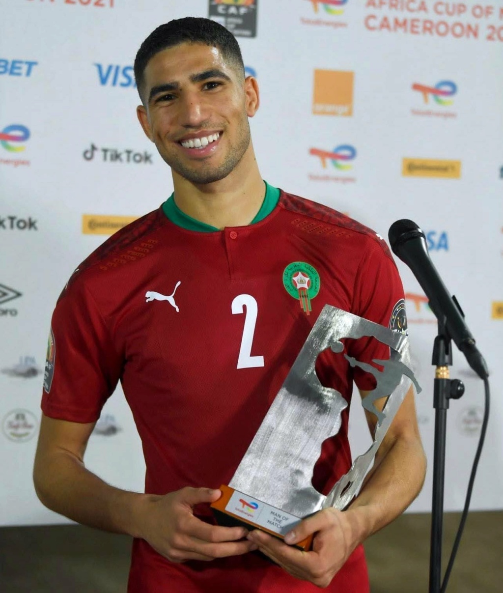 ¿Cuánto mide Achraf Hakimi? -Altura- height- 20220219