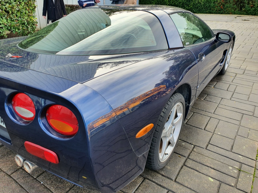 Présentation heureux propriétaire d'une corvette c5 20221010