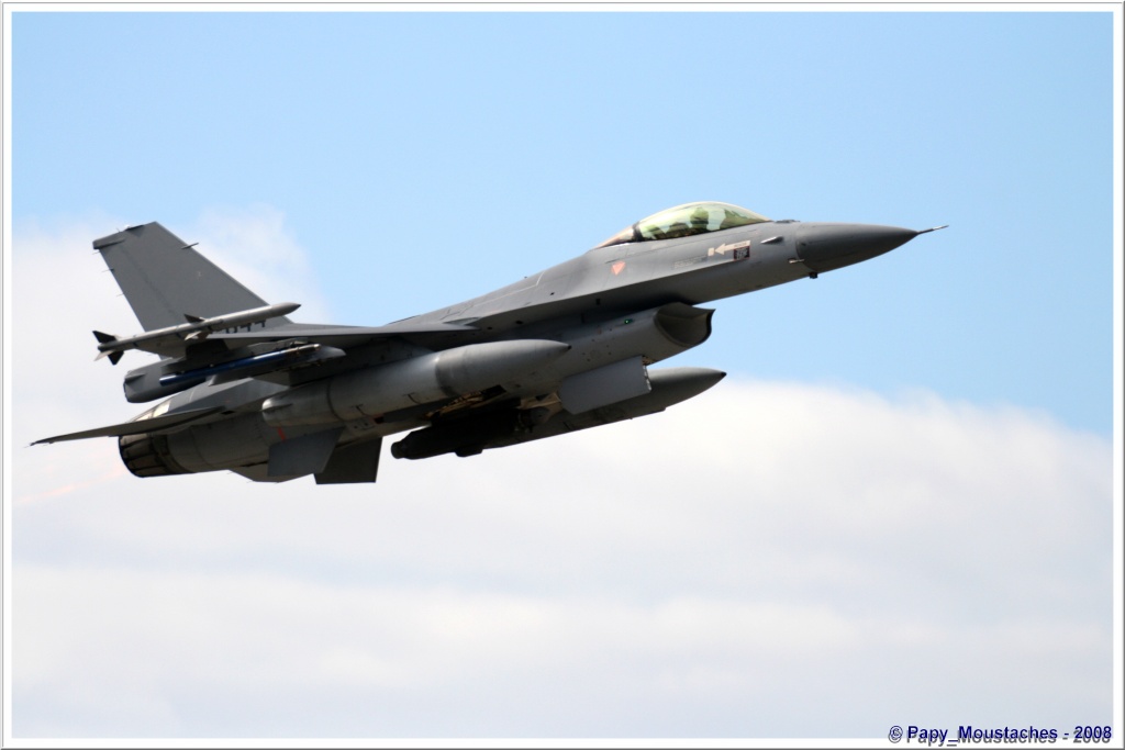 Passage des F16 Hollandais à Orange le 21 mars F_16_h16