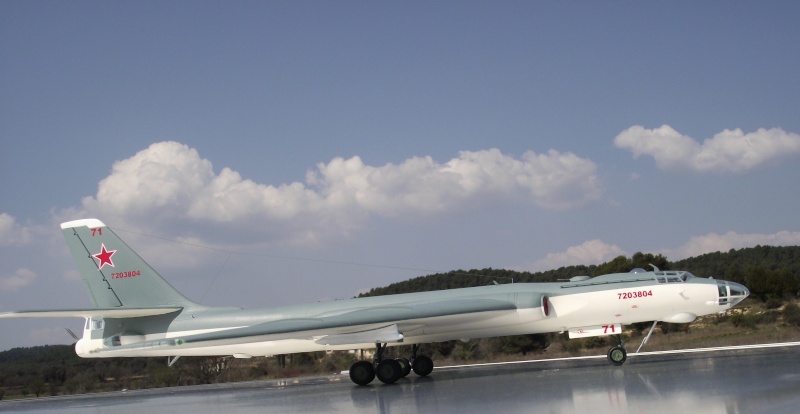 Tupolev Tu-16 K (Badger) . Trumpeter au 1/72 Tu-16_13