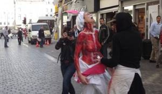 Une femme lapin dépecée dans les rues de Bruxelles ! Lapinf10