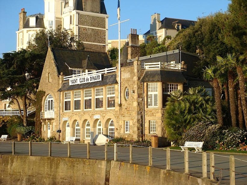 à Dinard Club10