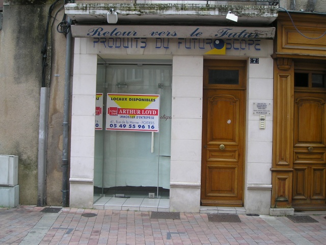 Ancienne boutique « Produits du Futuroscope » à Poitiers P4243510