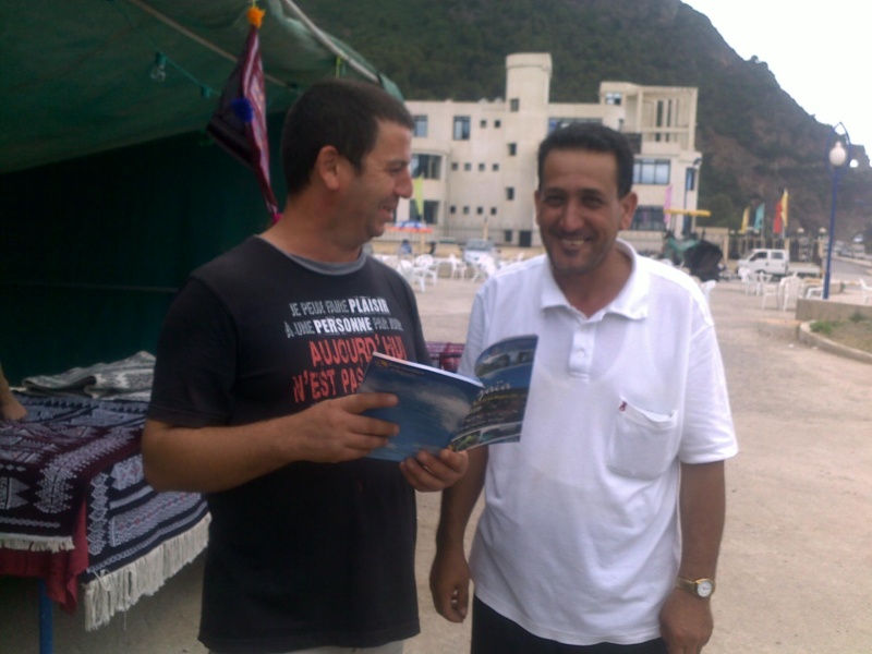 Azemour et Lameri exhibent avec fierté le premier guide touristique du Sahel 28072010