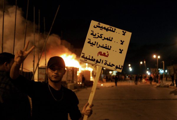 De violents affrontements entre partisans et opposants du fédéralisme, option consistant à diviser la Libye en trois régions autonomes, ont fait un mort vendredi à Benghazi 430