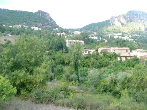 Vers le village Ait-Boudjellal toudja Villag10