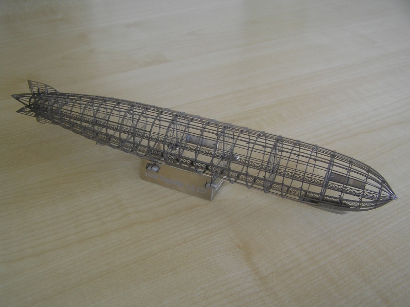 Graf Zeppelin au 1/1000 en photodécoupe ,superbe! P5060010