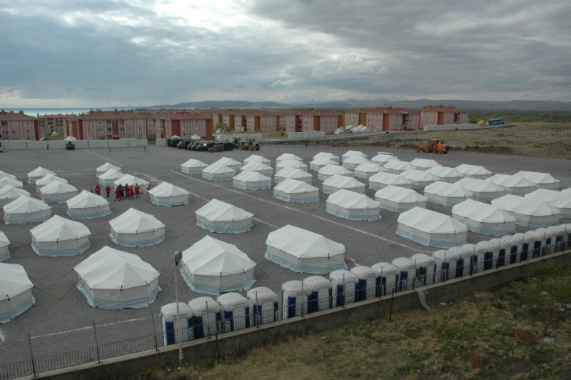 L’équipe B-Fast en Turquie pour installer 400 tentes 30716911