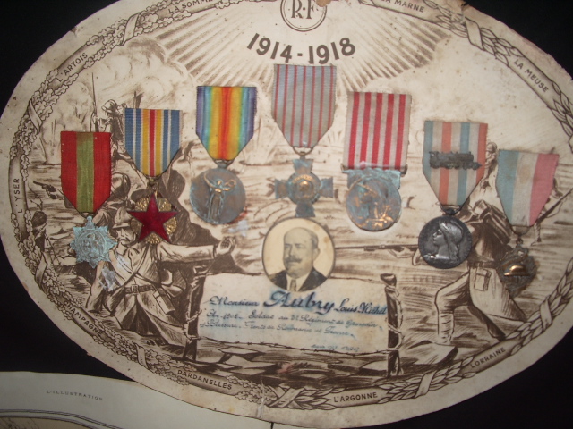 Les diplomes et médailles en memoire de la grande guerre - Page 2 Imgp5614