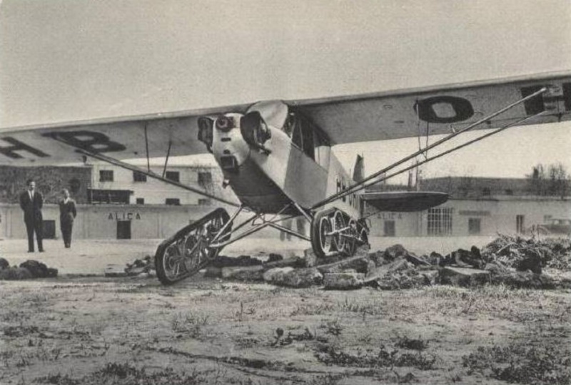 Il n'y a pas que les tracteurs qui sont à chenilles : les avions aussi ! Bonmar11