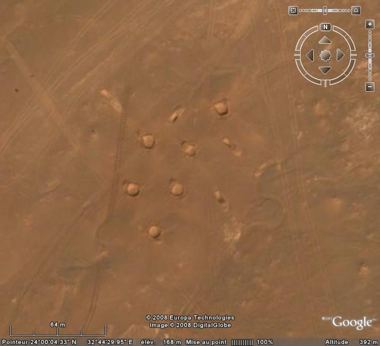Chars dans le désert à Assouan - Egypte Trou10
