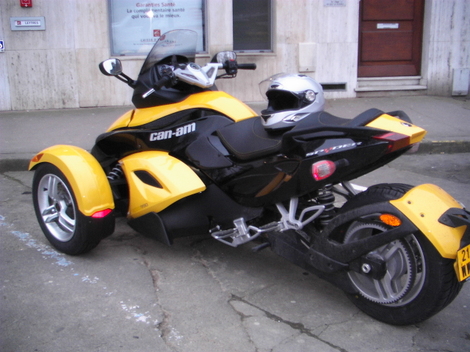 le BRP CAN-AM spyder Can_am10