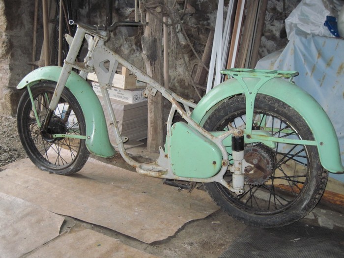 Pour courageux, DONNE ....PARTIE-CYCLE de 125 PEUGEOT 50's à RESTAURER 20_jui11