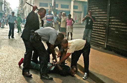 Dama de blanco pide auxilio...otro de esos casos horrorosos - Página 2 Brutal10