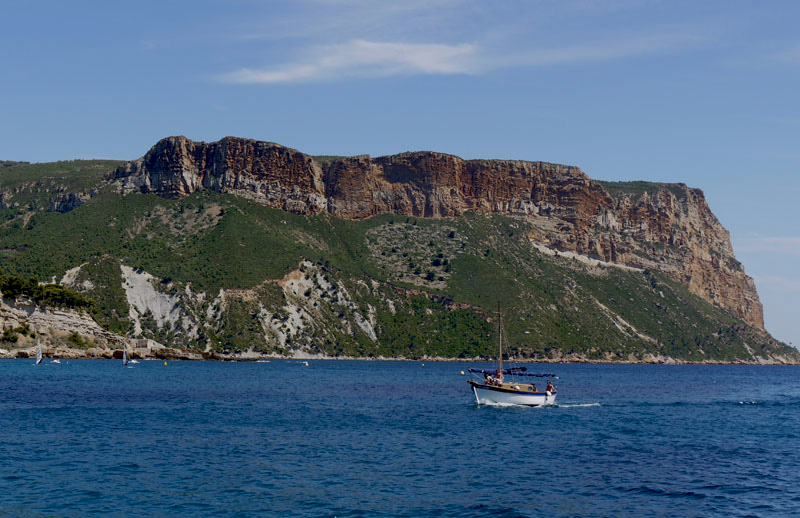 Vue sur le cap Canaille depuis la mer P1030915