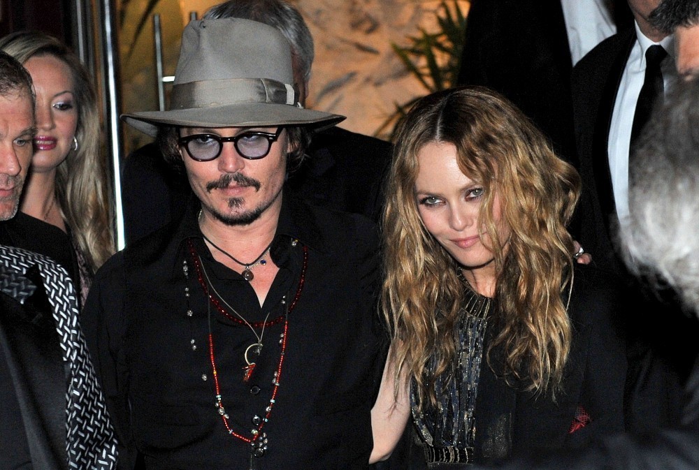 Johnny & Vanessa à Cannes - Page 3 74158810