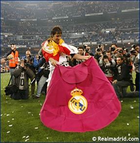 REAL MADRID CAMPEN !!!!! Raul_t10