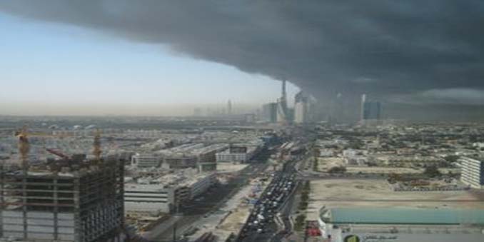 عاجل --- حريق يلتهم 6 مستودعات في منطقة البرشاء --- سحب الدخان تحجب السماء عن دبي Eid_2414