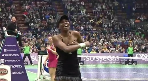 Venus perd sa robe lors d'un match de tennis   Venus-10