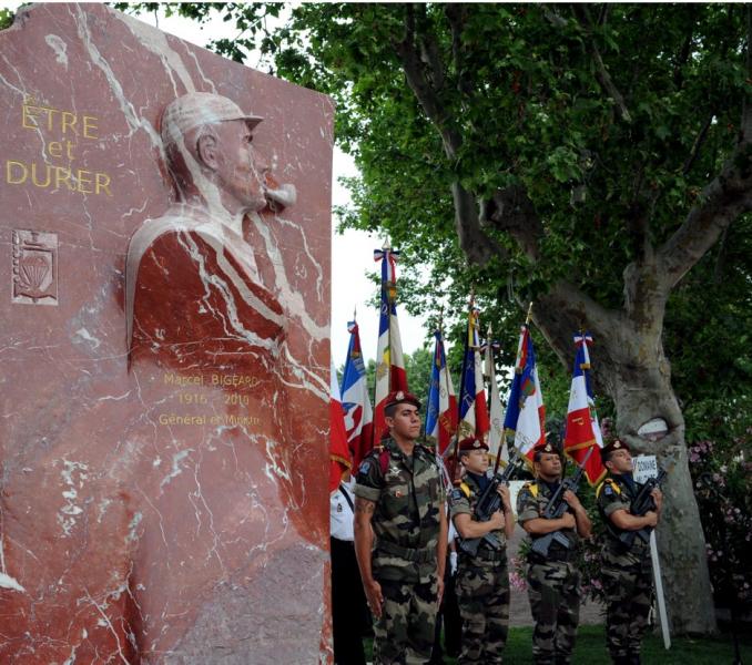 Stèle en hommage au Général Bigeard à Carcassonne 20120610