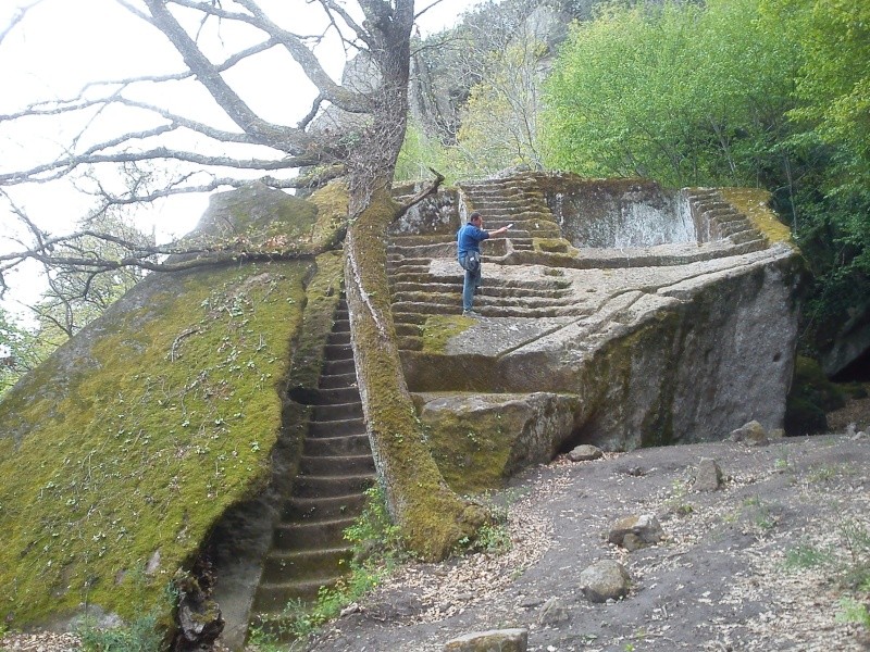 Bomarzo Pyramide Dsc00710