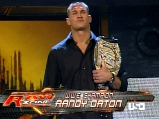 Randy Orton annonce sur le ring 06810