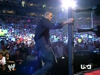 Randy Orton annonce sur le ring 07910