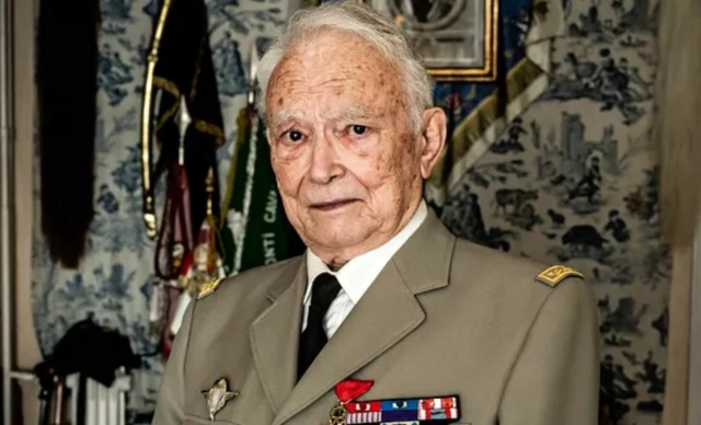 Le général François Meyer, qui avait aidé des harkis à fuir l'Algérie, est mort Genera10