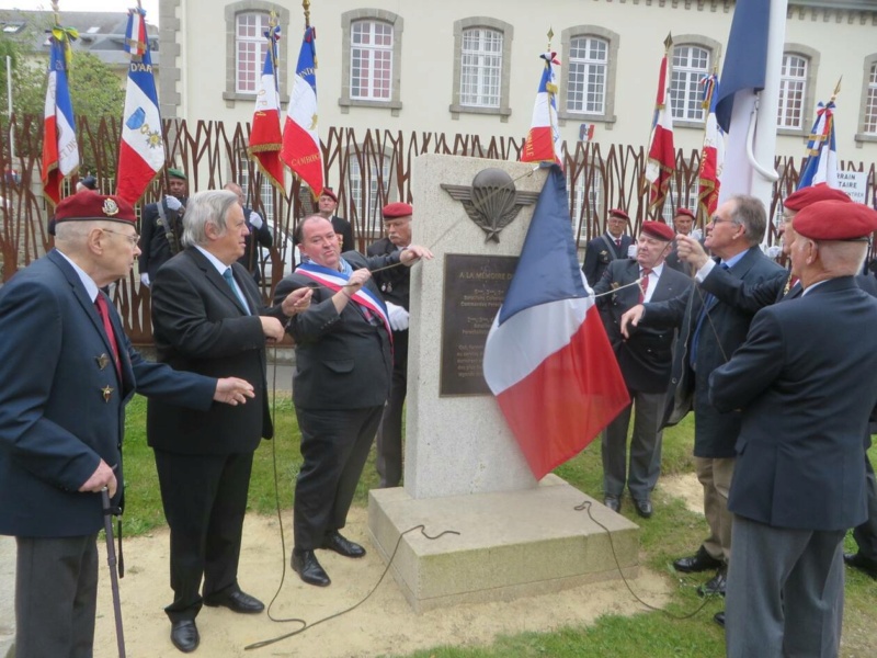 Côtes-d’Armor. Une stèle à la mémoire des parachutistes inaugurée à Saint-Brieuc Mjaymj11