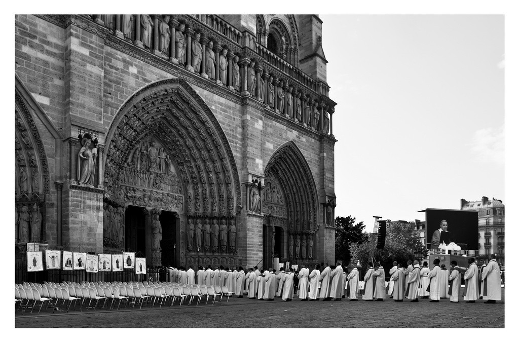 Ordinations de prêtres à Notre-Dame 20120681