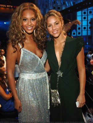     Shakira & Beyonce - Beautiful Liar 124