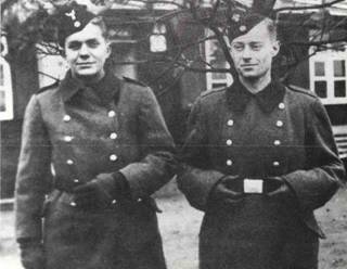 Les capotes de l’armée Allemande, portées durant la 2éme Guerre mondiale. Image010