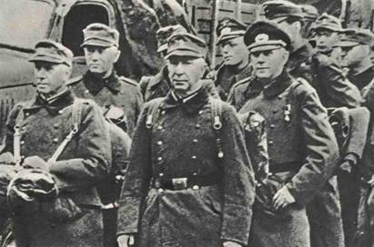 Les capotes de l’armée Allemande, portées durant la 2éme Guerre mondiale. Image011