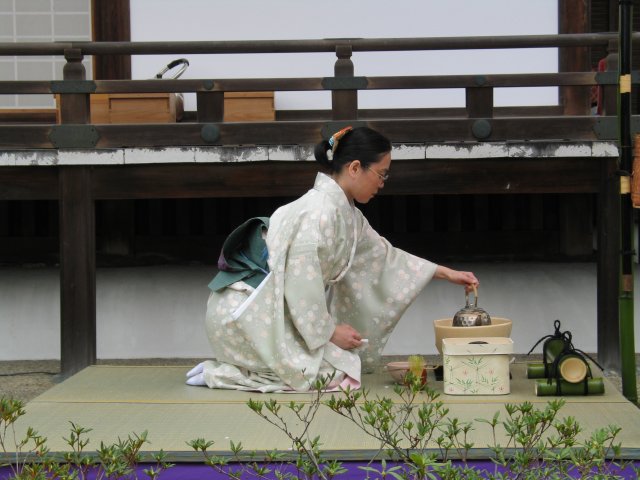 Kadnlar in Kimono Tea_ce10