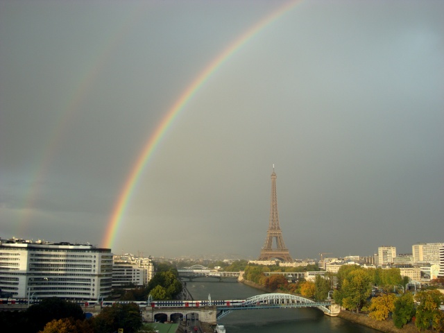 la fille du parisien - Page 4 Rainbo12