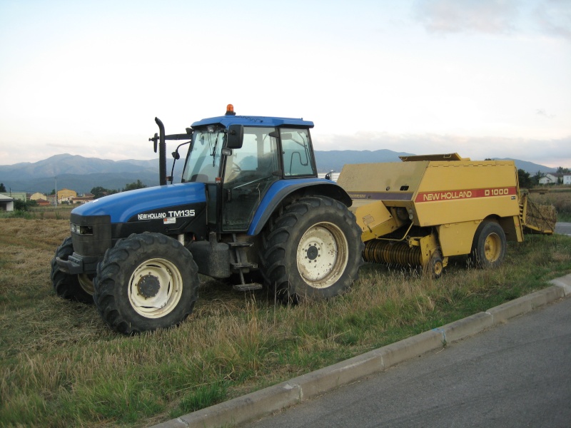 New Holland: tractor y empacadora de bala grande "cuadrada". Img_8223