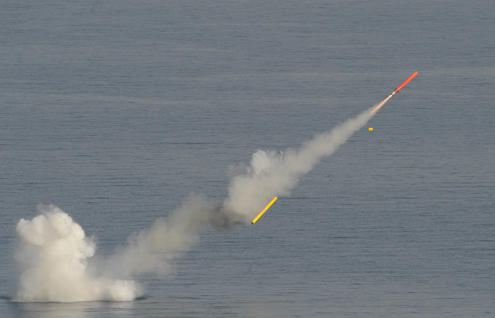 Succès du premier tir complet du missile de croisière naval en configuration sous-marine.(Source Ministère de la Défense Nationale) Mdcn-v10