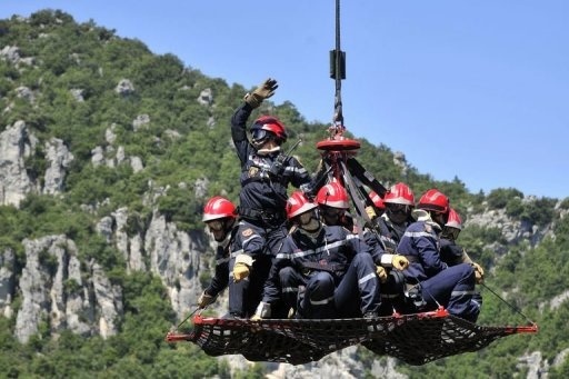 Une nacelle héliportée, nouvelle arme de la Sécurité civile pour sauver des vies(Source AFP) Sacuri10