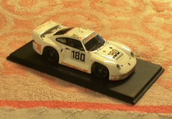 Montage de la Porsche 961 LM 1986 Mini Racing Dome_011