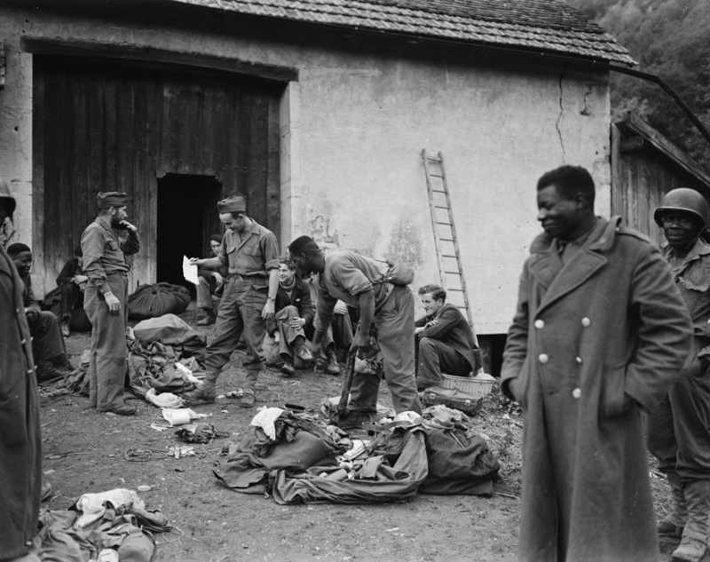 Le tirailleur sénégalais et le soldat français  1941-1945 :  Terre-10