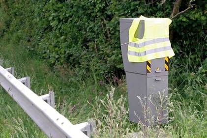 Faites pousser des radars, çà paye plus que du blé Image015